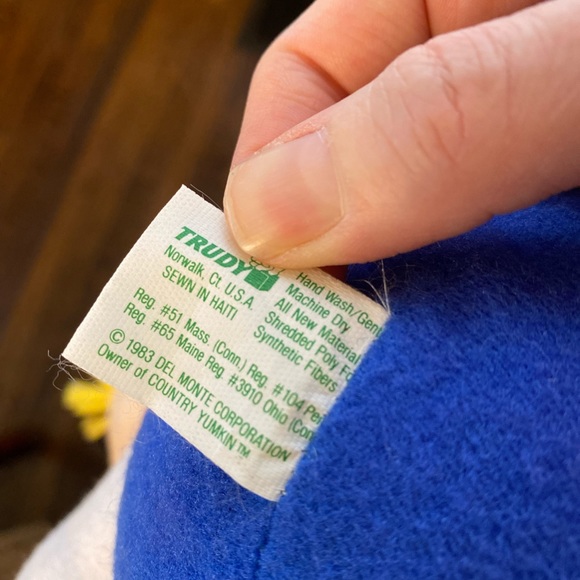 1982 and 1983 del monte Reddie tomato and shoo-shoo scarecrow vintage plushies - Picture 9 of 15